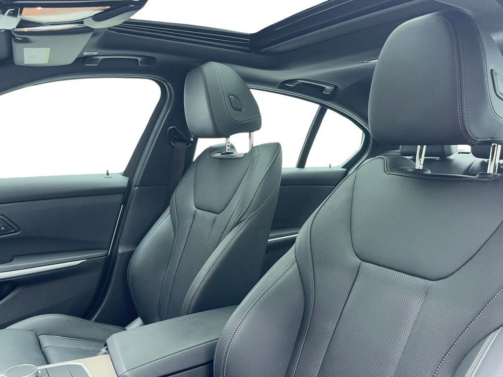 Used 2025 BMW 330i Sedan image 40