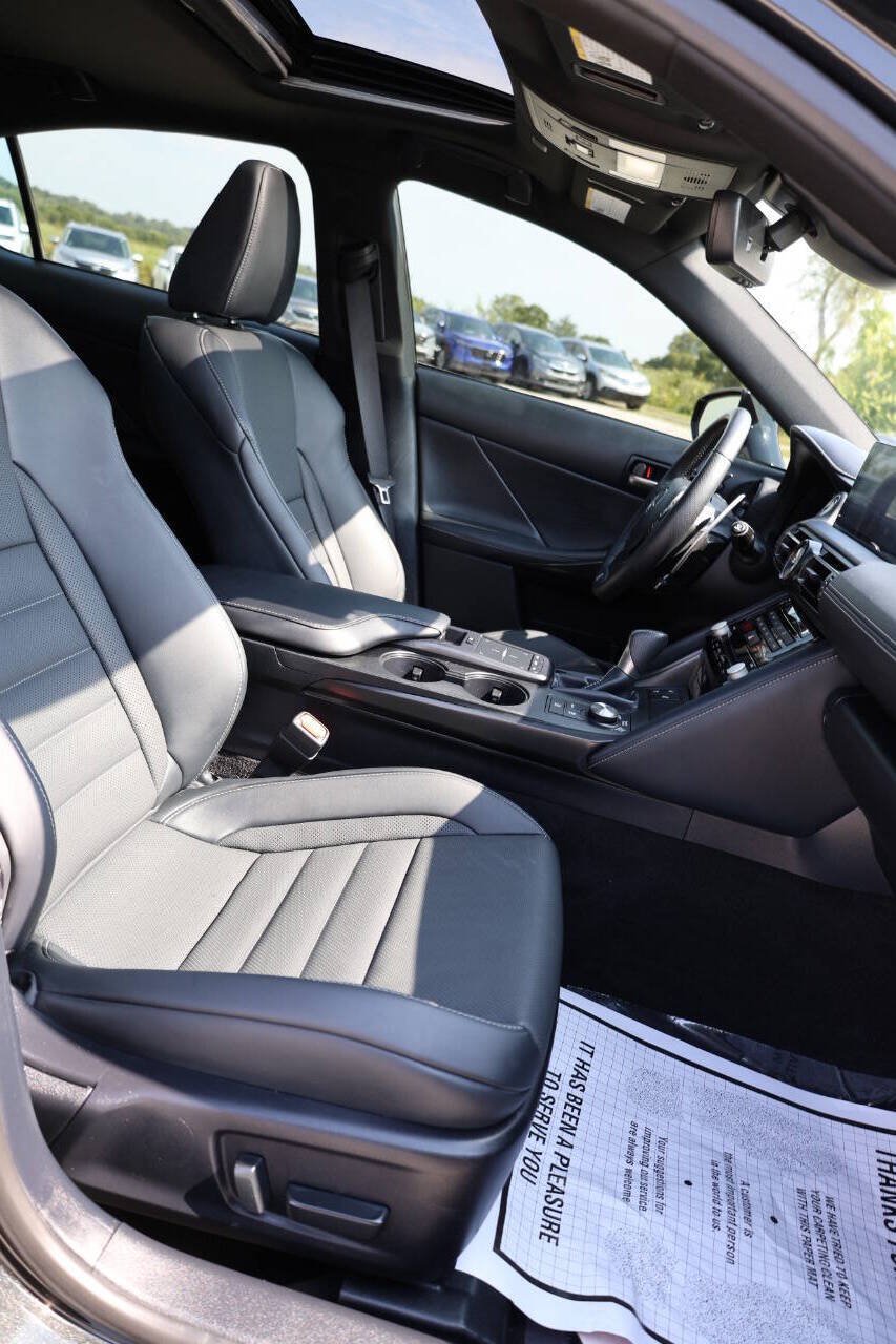 Used 2024 Lexus IS 500 RWD image 15