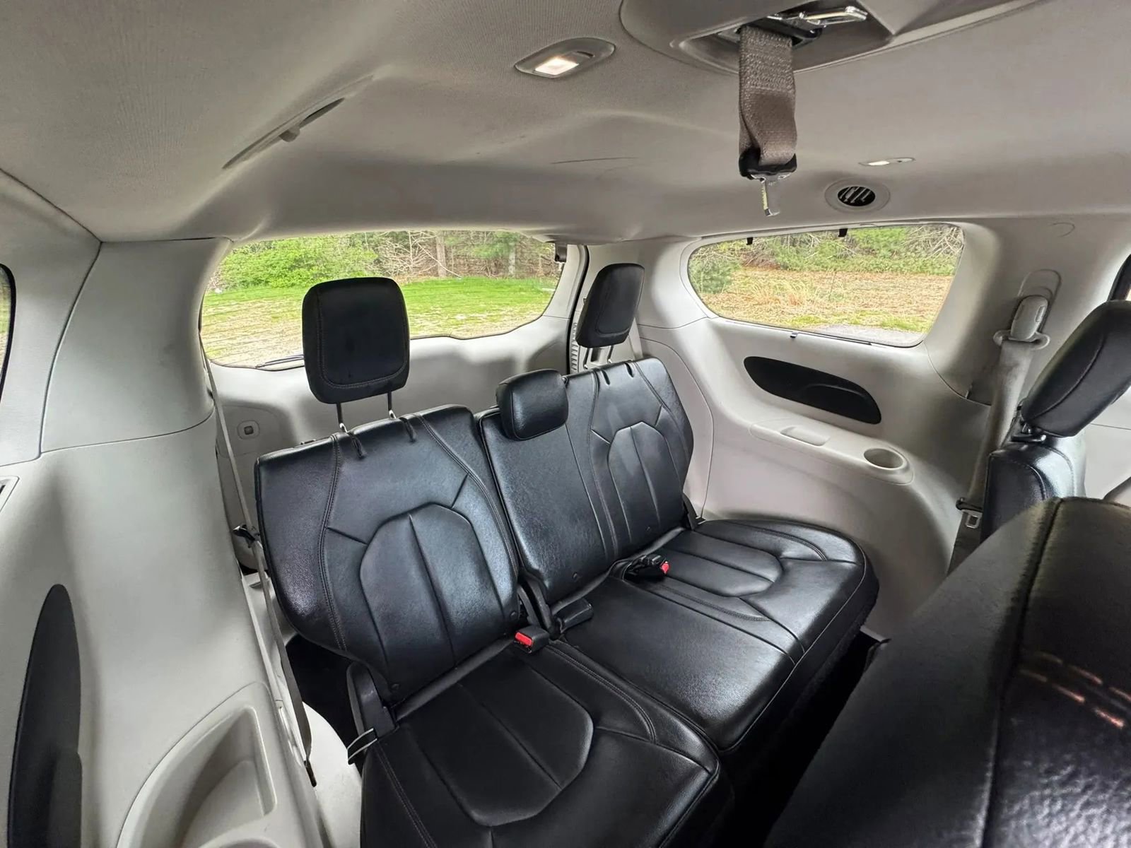 Used 2017 Chrysler Pacifica Touring-L FWD image 19