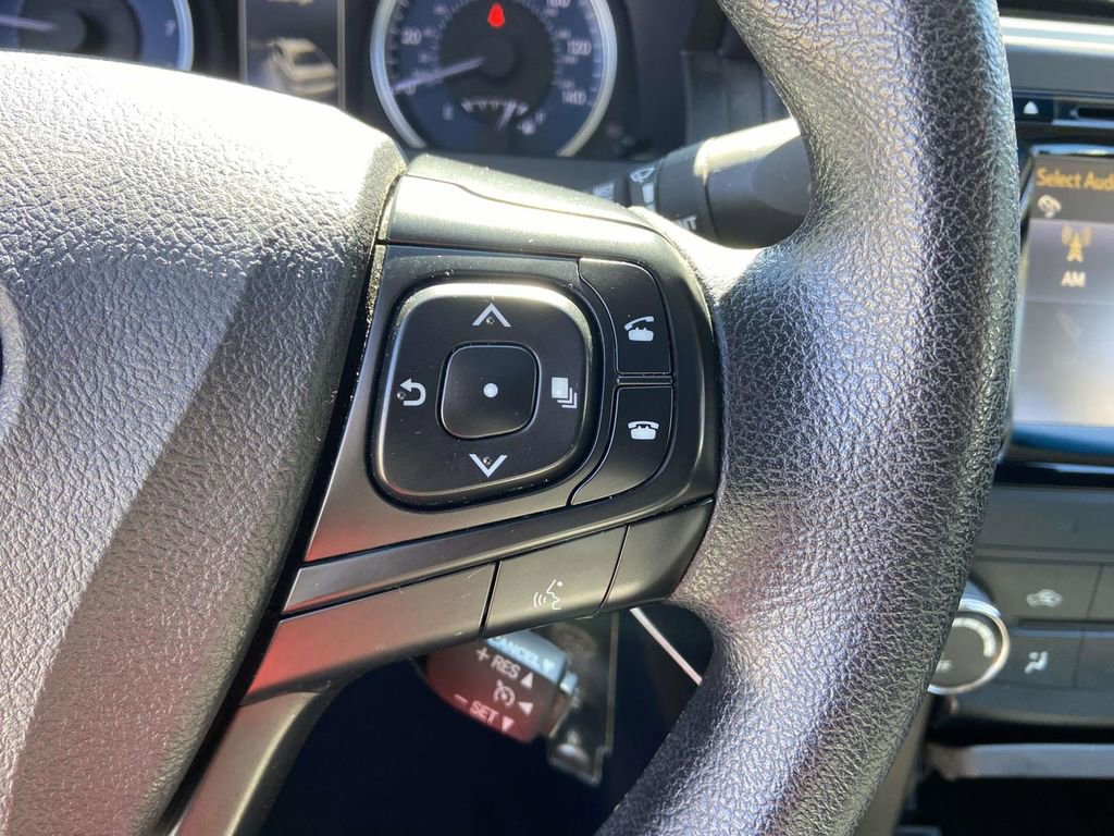 Used 2017 Toyota Camry LE image 33