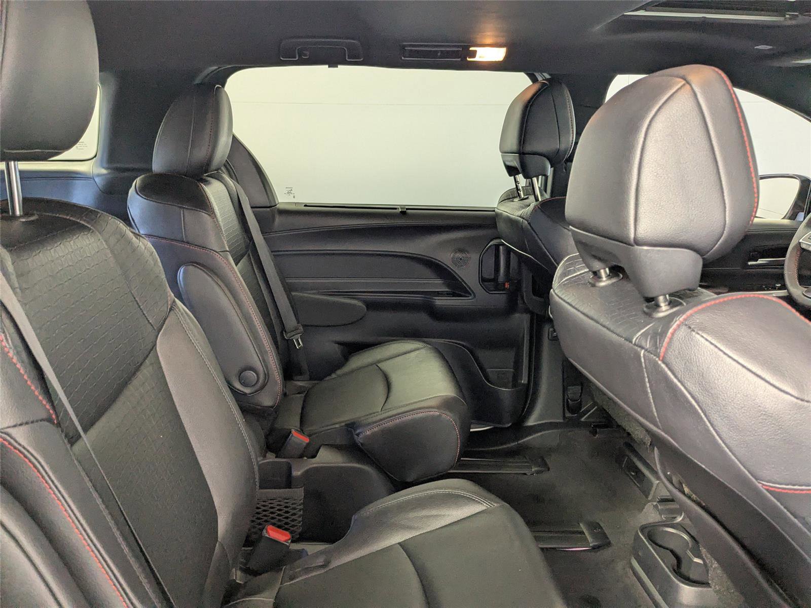 Used 2025 Toyota Sienna XSE image 24