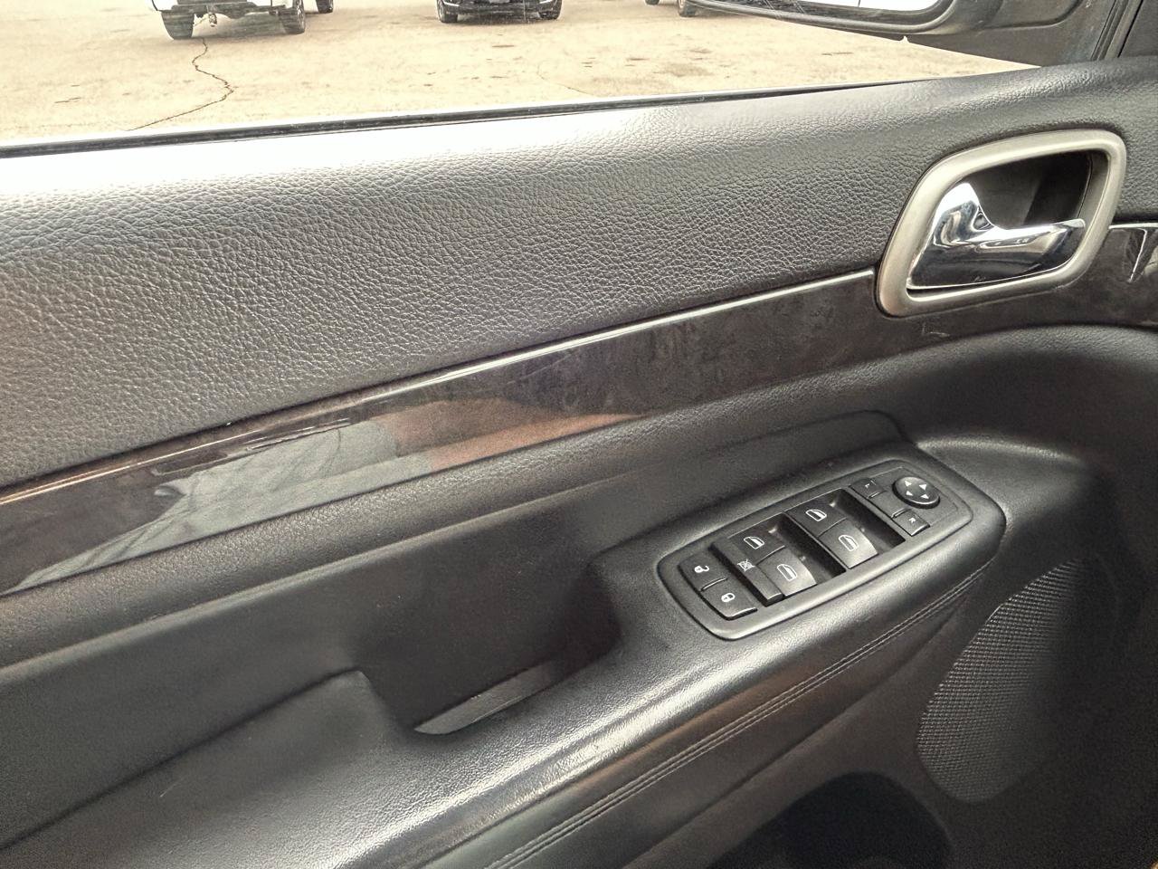 Used 2011 Jeep Grand Cherokee Laredo AWD/4WD image 24