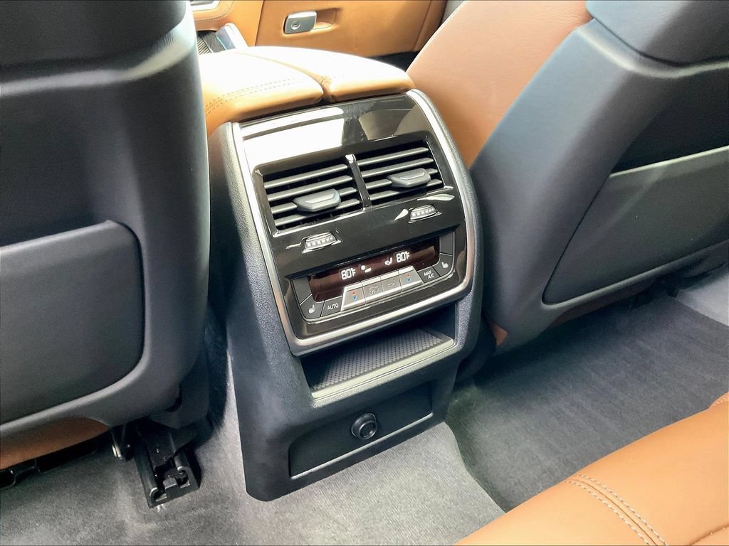 Used 2022 BMW X6 M AWD/4WD image 10