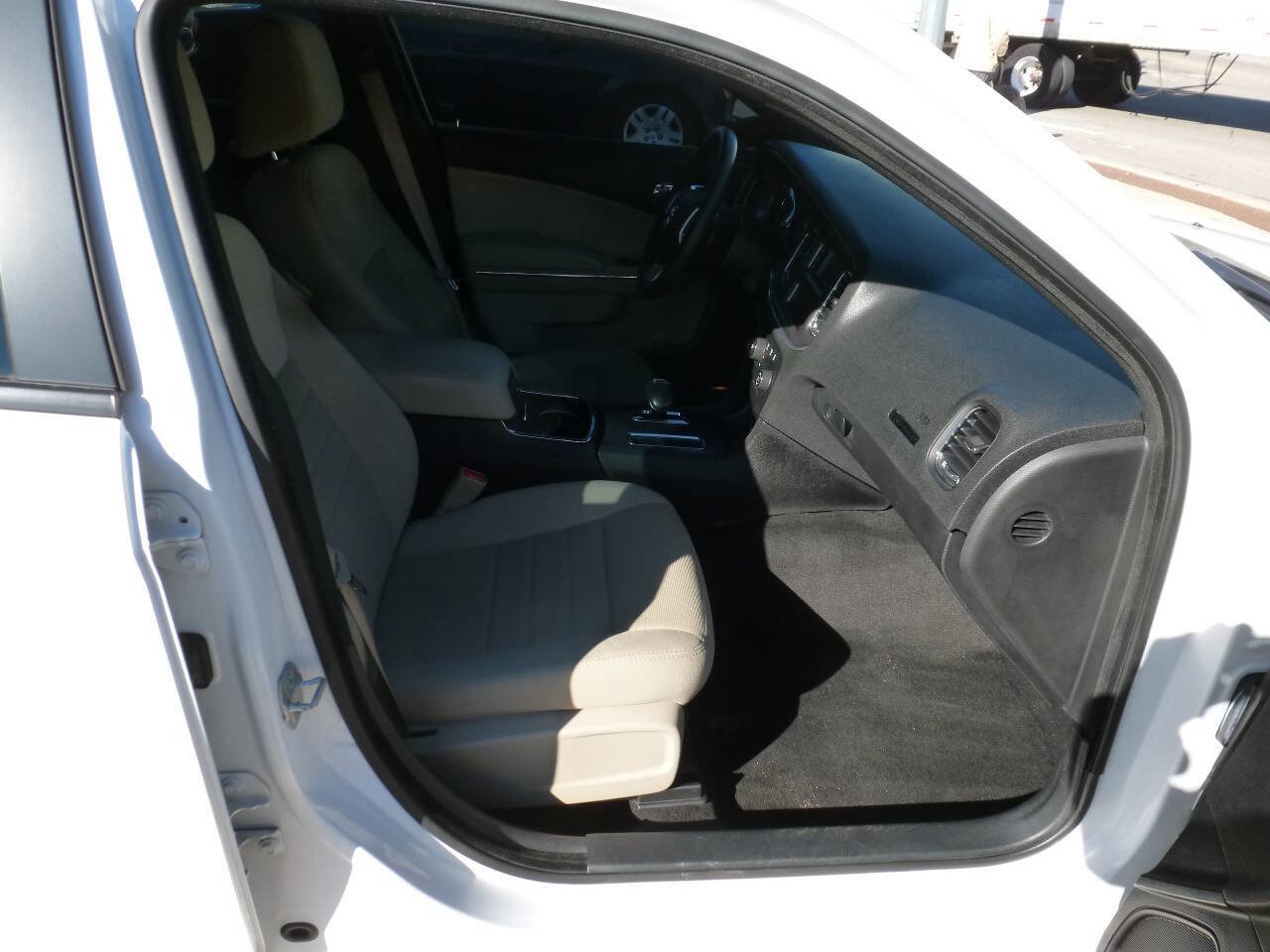 Used 2014 Dodge Charger SE RWD image 11