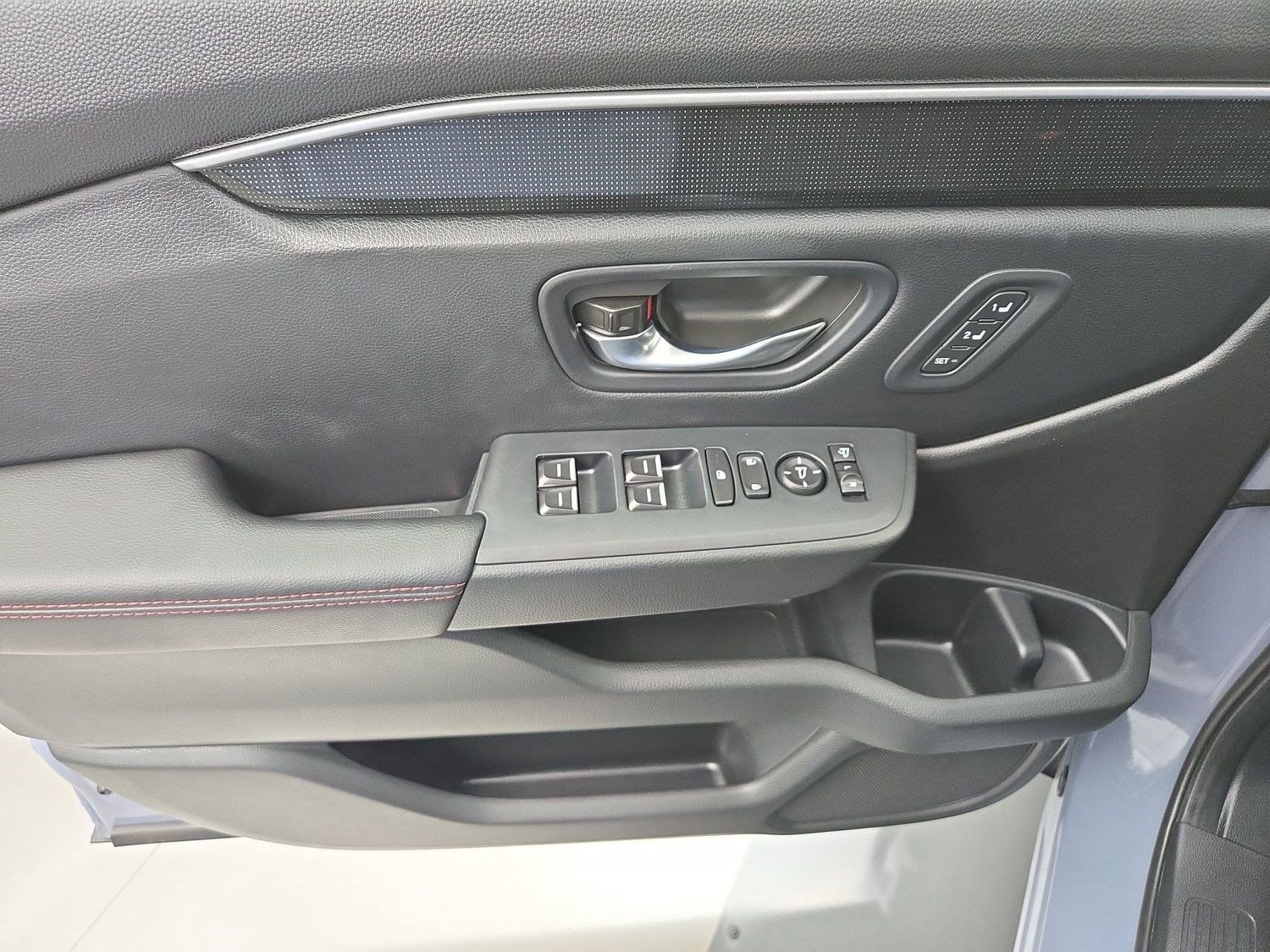 Used 2025 Honda Pilot Black Edition image 17
