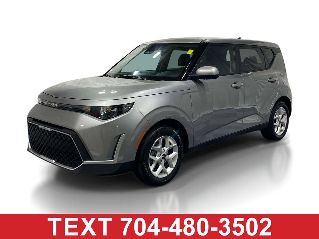 Used 2025 Kia Soul LX w/ LX Technology Package FWD image 1