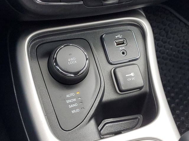 Used 2018 Jeep Compass Latitude w/ Popular Equipment Group AWD/4WD image 17
