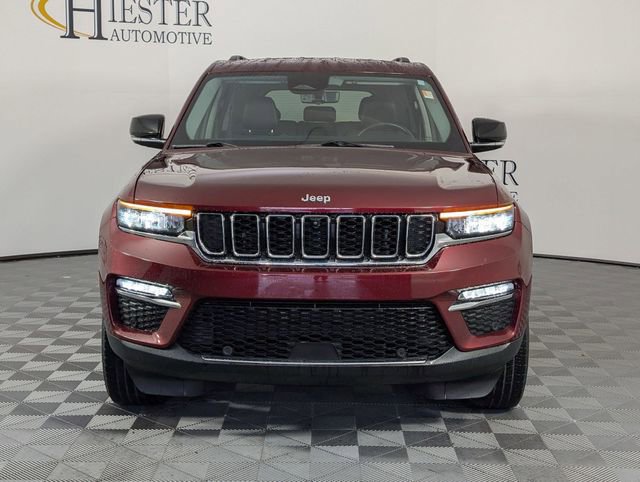 Used 2022 Jeep Grand Cherokee Limited w/ Luxury Tech Group II AWD/4WD image 3