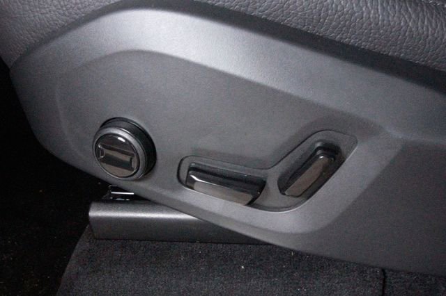 Certified 2025 Volvo XC90 B6 Plus w/ Protection Package Premier image 18