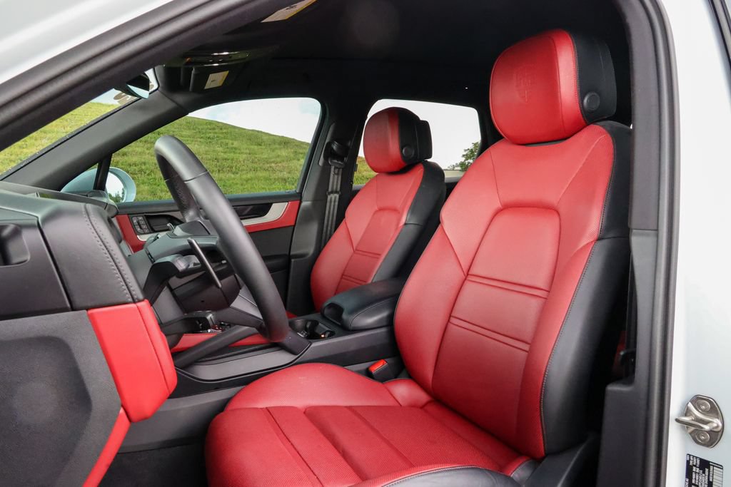 Certified 2025 Porsche Cayenne S AWD/4WD image 5