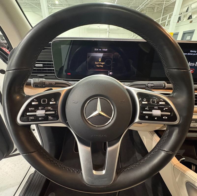 Used 2022 Mercedes-Benz GLE 350 4MATIC w/ Premium Package image 11
