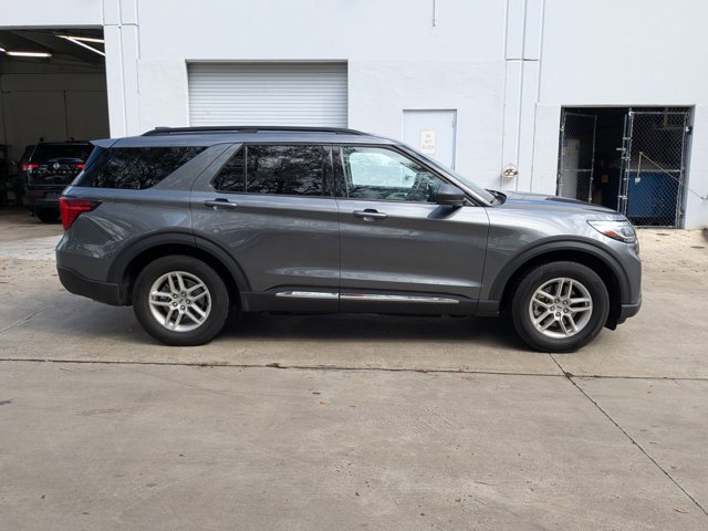 Used 2025 Ford Explorer Active w/ Active Comfort Package image 4