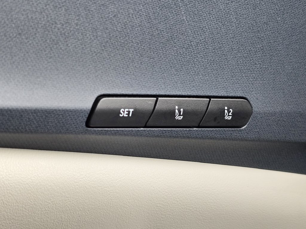 Certified 2025 Kia Carnival EX FWD image 33