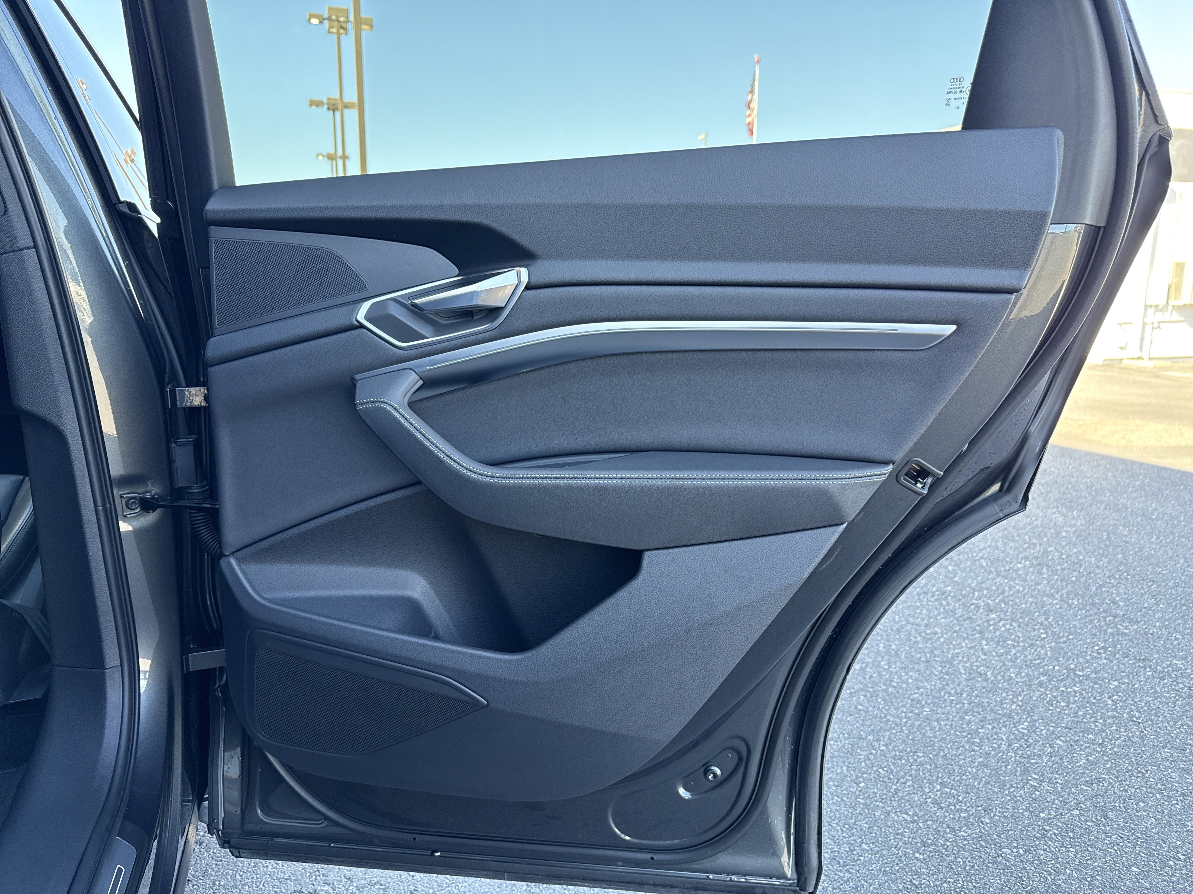 Used 2023 Audi e-tron Premium w/ Convenience Plus Package image 53