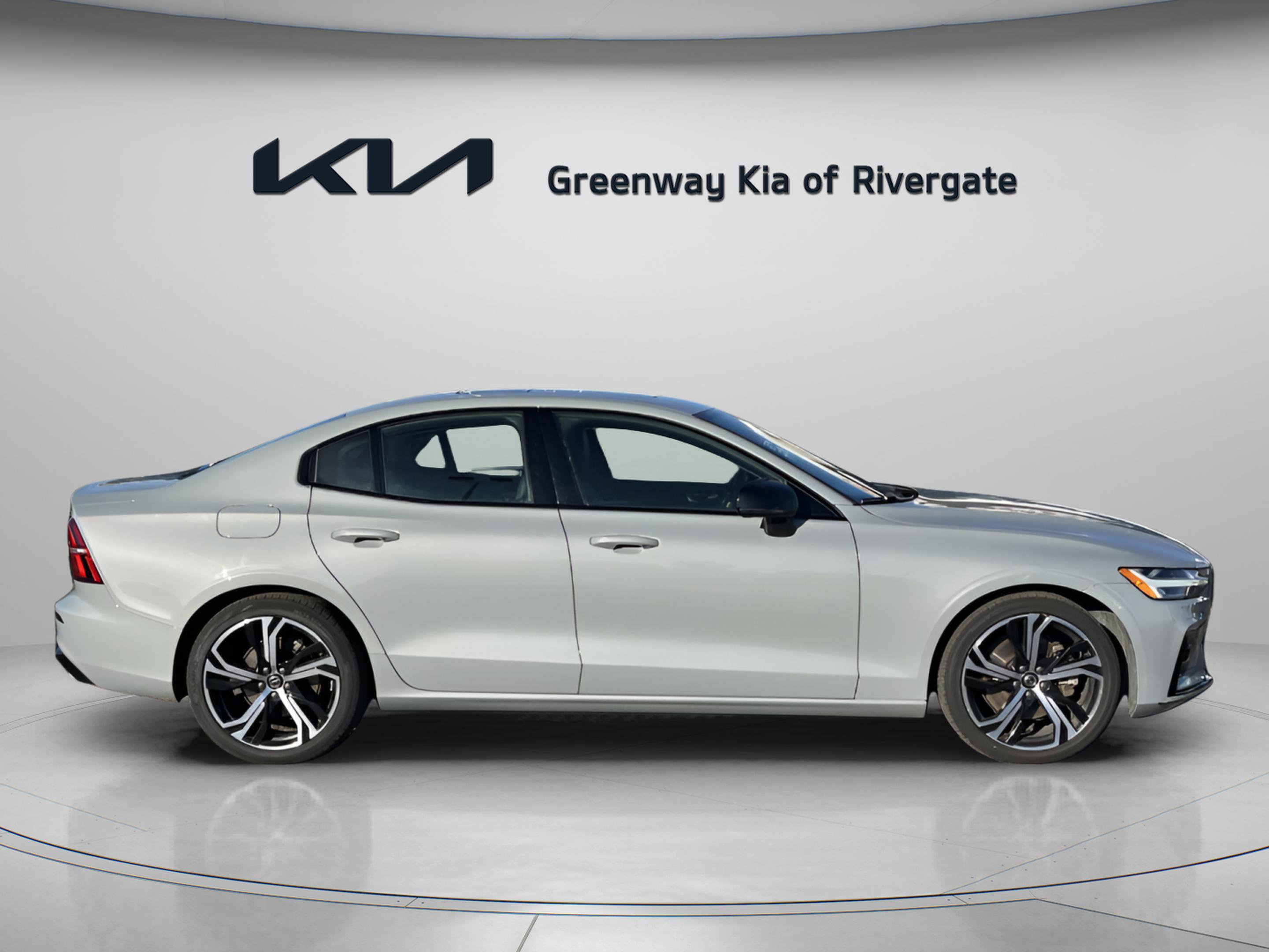 Used 2024 Volvo S60 B5 Core image 6