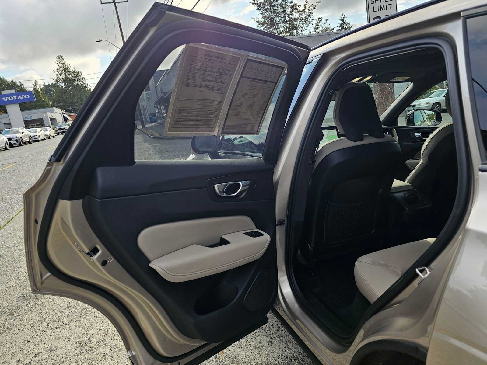Used 2026 Volvo XC60 B5 Plus w/ Protection Package Premier AWD/4WD image 17