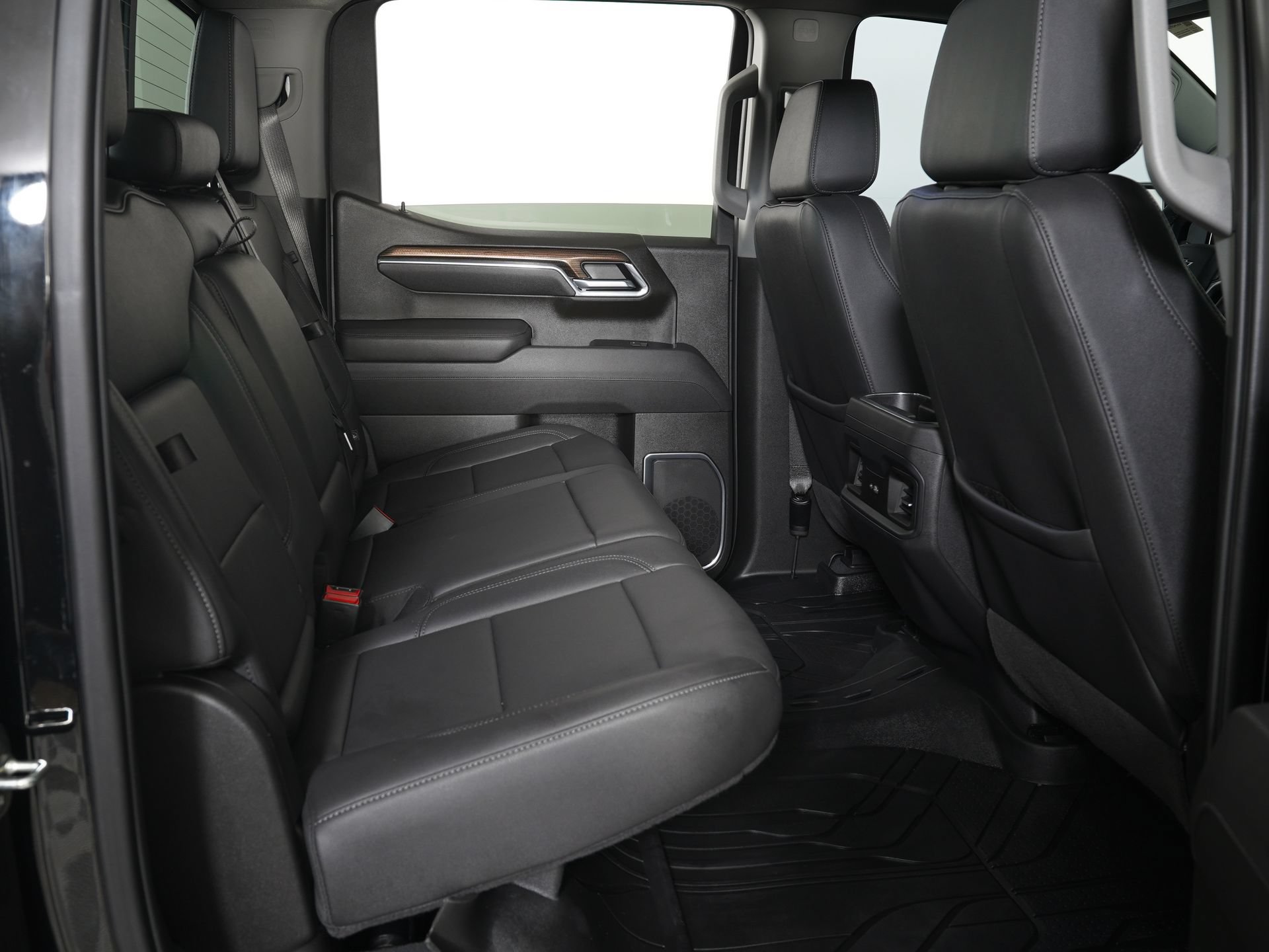 Used 2025 Chevrolet Silverado 1500 LT Trail Boss w/ Convenience Package II AWD/4WD image 10