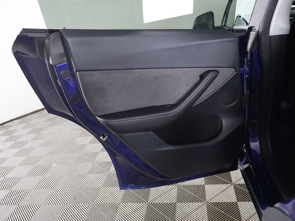 Used 2023 Tesla Model Y Long Range AWD/4WD image 28