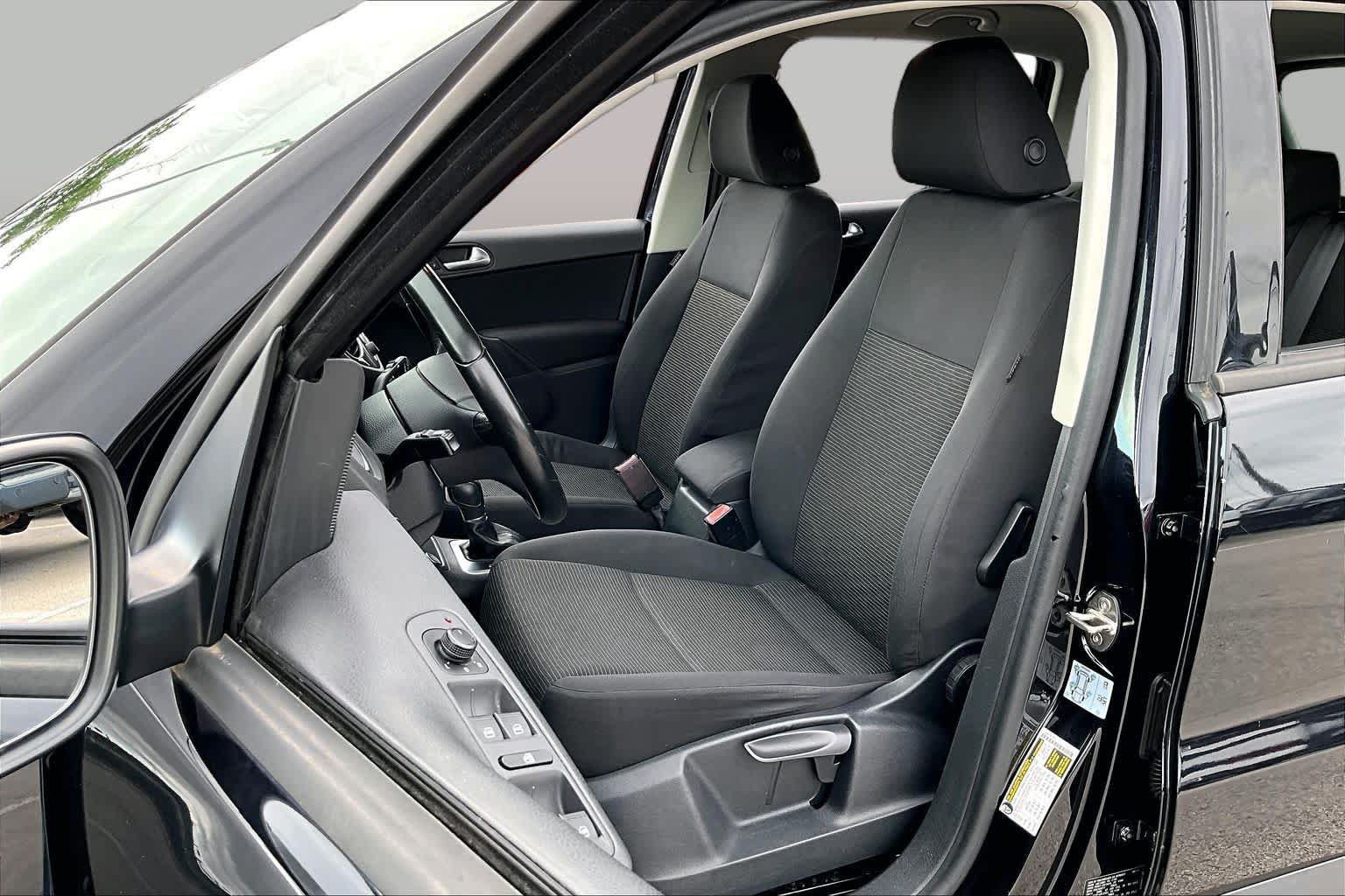 Used 2017 Volkswagen Tiguan Limited FWD image 8