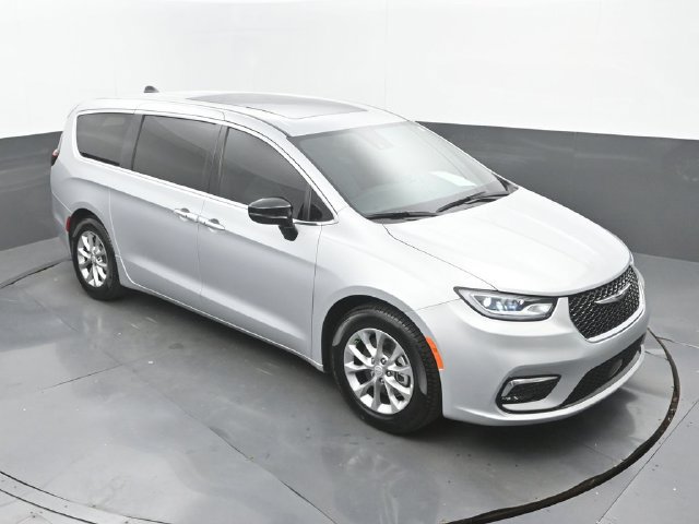 Used 2026 Chrysler Pacifica Limited FWD image 29