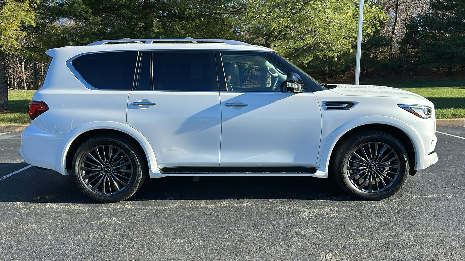 Certified 2024 INFINITI QX80 Premium Select w/ Cargo Package image 28