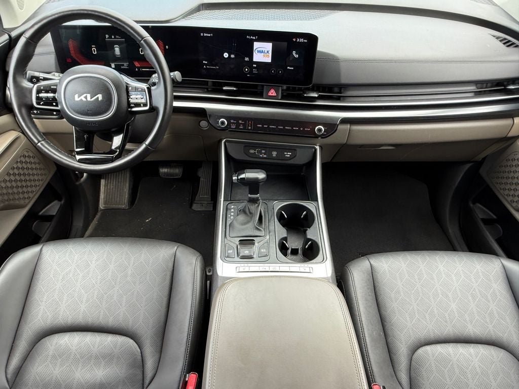 Used 2025 Kia Carnival FWD image 16
