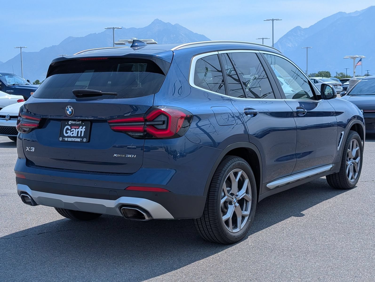 Used 2023 BMW X3 xDrive30i w/ Premium Package AWD/4WD image 3