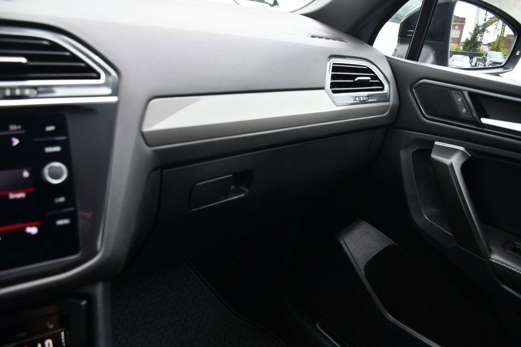 Used 2022 Volkswagen Tiguan SE R-Line AWD/4WD image 34