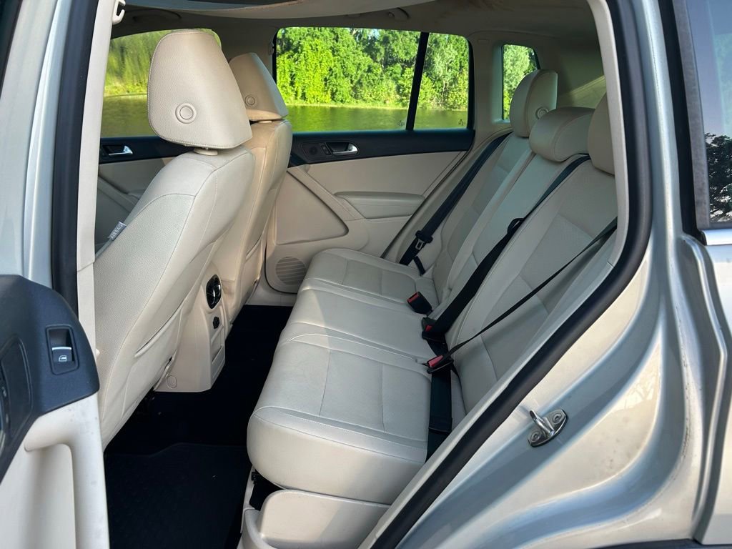 Used 2012 Volkswagen Tiguan SE FWD image 14