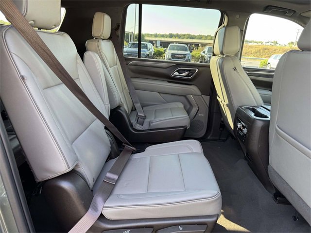 Used 2023 GMC Yukon XL SLT w/ SLT Luxury Package image 7