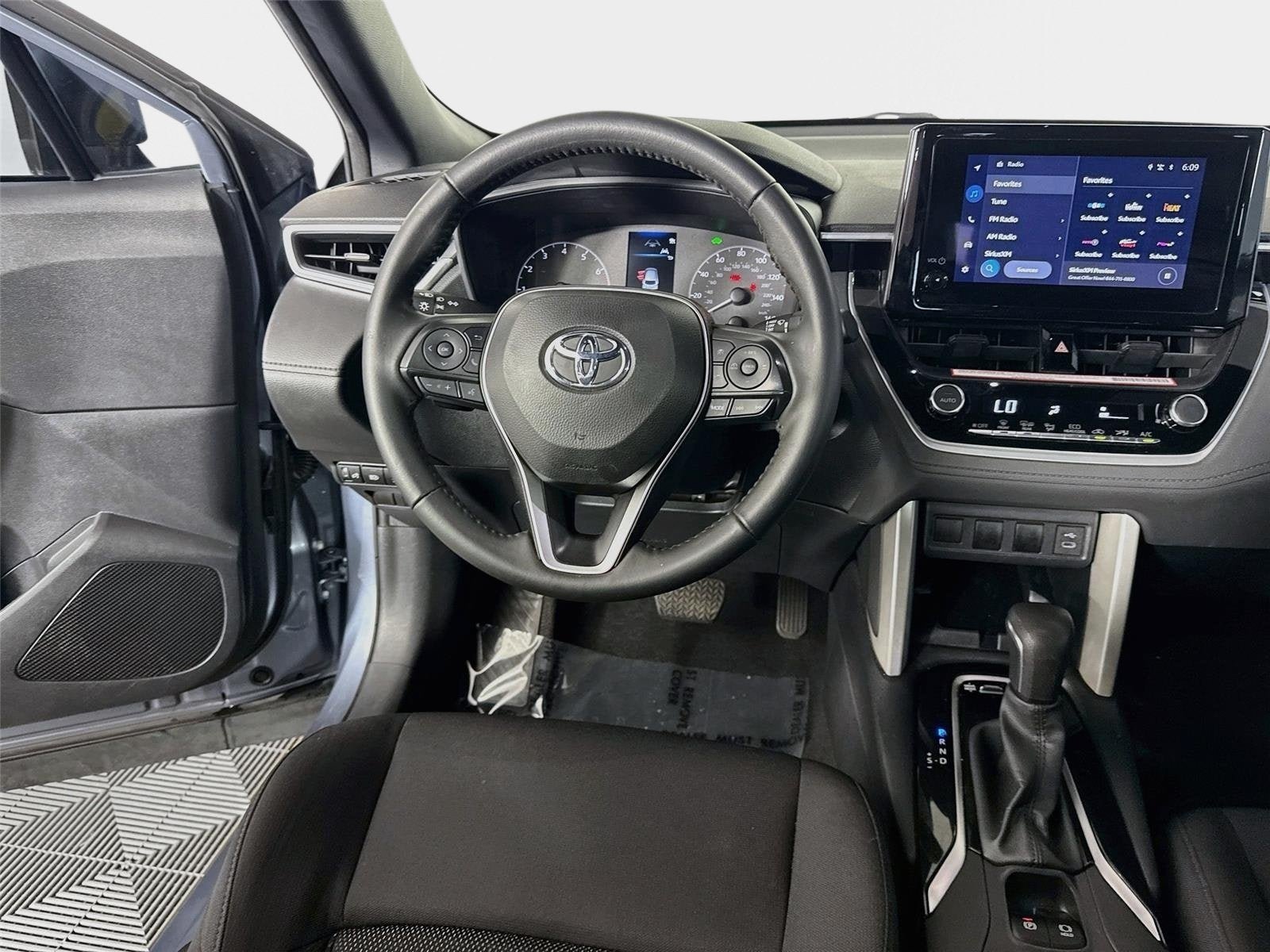 Used 2024 Toyota Corolla Cross AWD Hybrid image 22