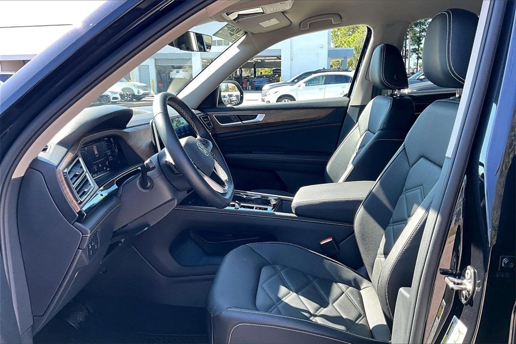 Certified 2025 Volkswagen Atlas SE w/ Black Wheel Package image 21