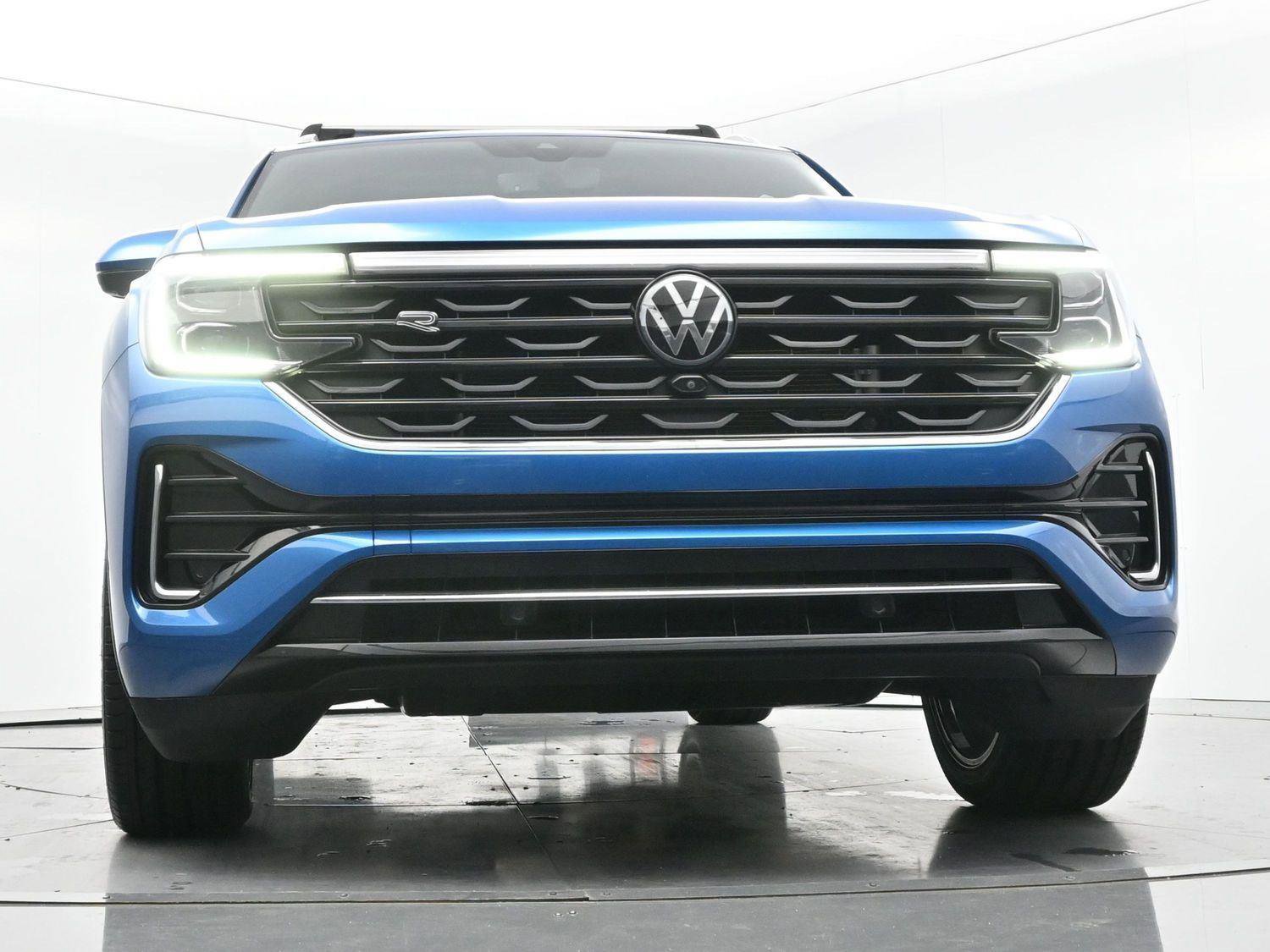 Used 2024 Volkswagen Atlas Cross Sport SEL Premium R-Line AWD/4WD image 44