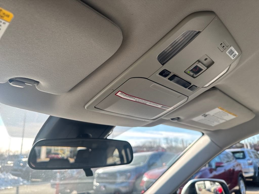 Used 2021 Toyota Highlander LE image 31