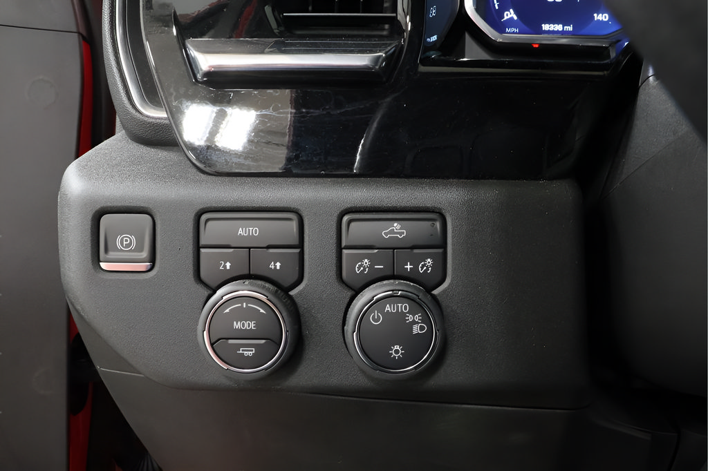 Used 2024 Chevrolet Silverado 1500 LT AWD/4WD image 19