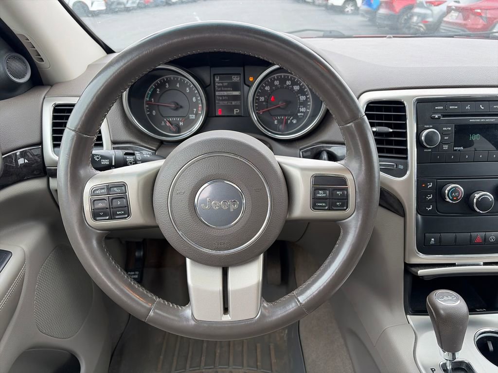 Used 2013 Jeep Grand Cherokee Laredo w/ Laredo E Group AWD/4WD image 12