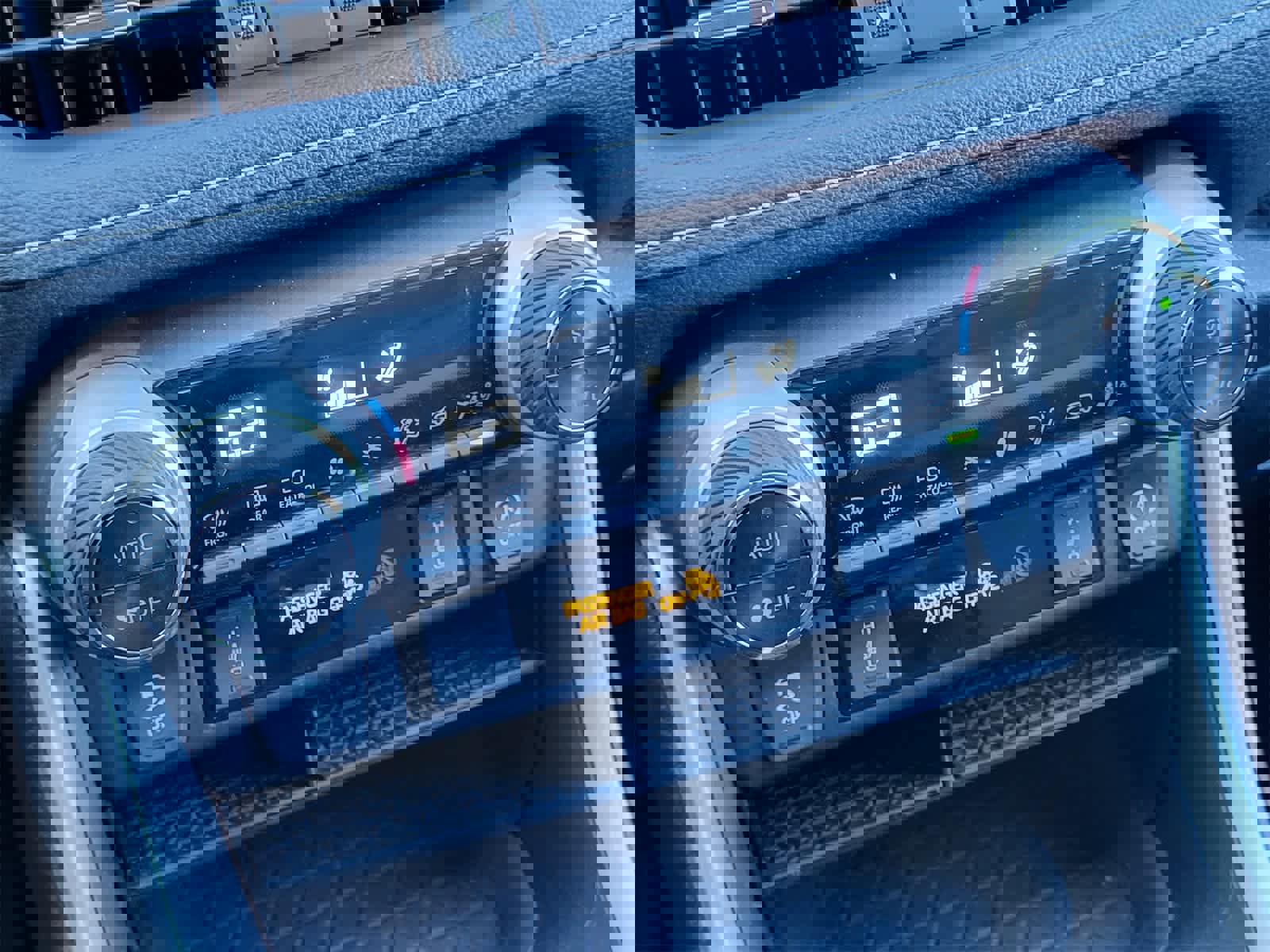 Used 2020 Toyota RAV4 XLE Premium image 17