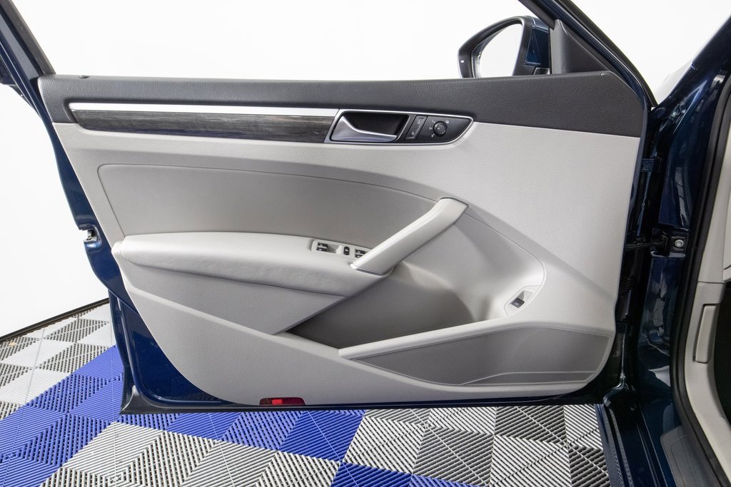 Used 2018 Volkswagen Passat 2.0T SE image 13