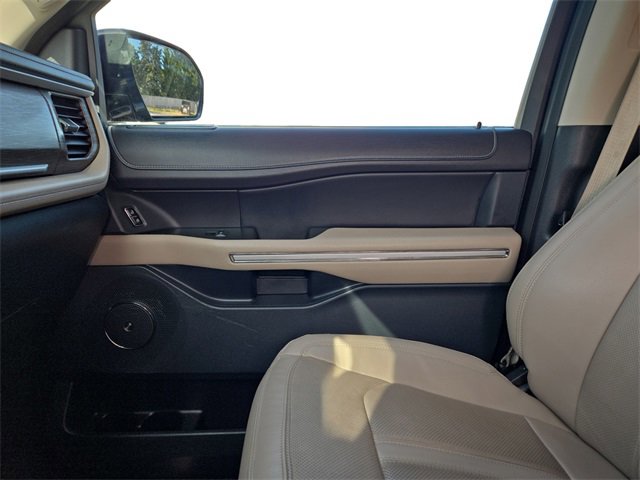 Used 2022 Ford Expedition Limited image 11