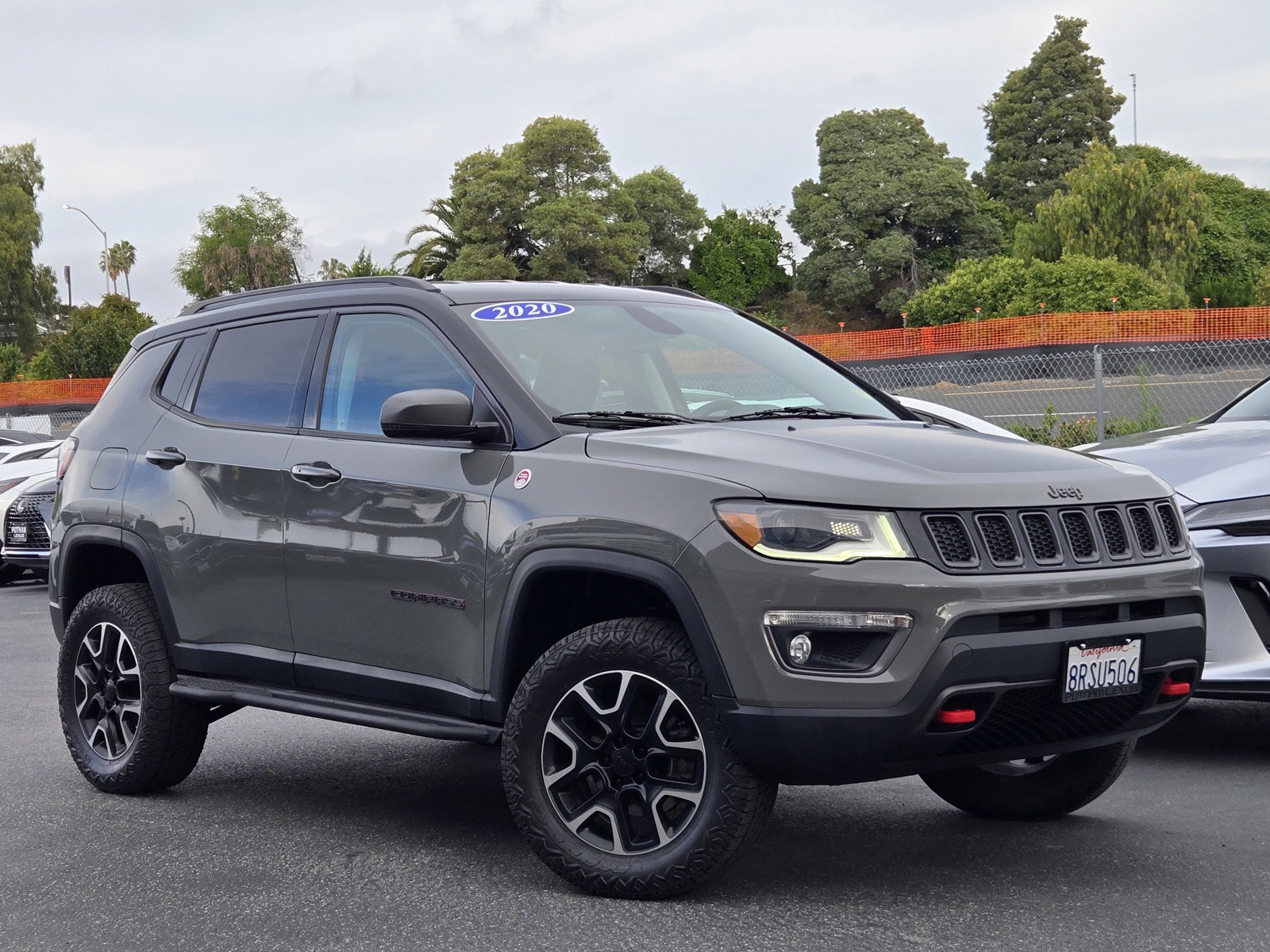 Used 2020 Jeep Compass Trailhawk w/ Leather Interior Group AWD/4WD image 1