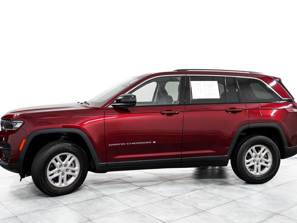 Used 2023 Jeep Grand Cherokee Laredo AWD/4WD image 4
