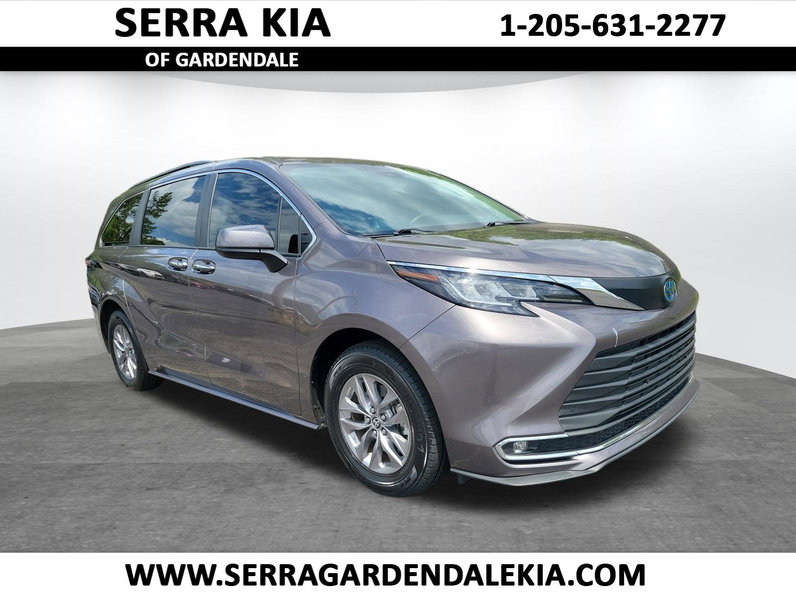 Used 2022 Toyota Sienna XLE w/ XLE Plus Package FWD image 1