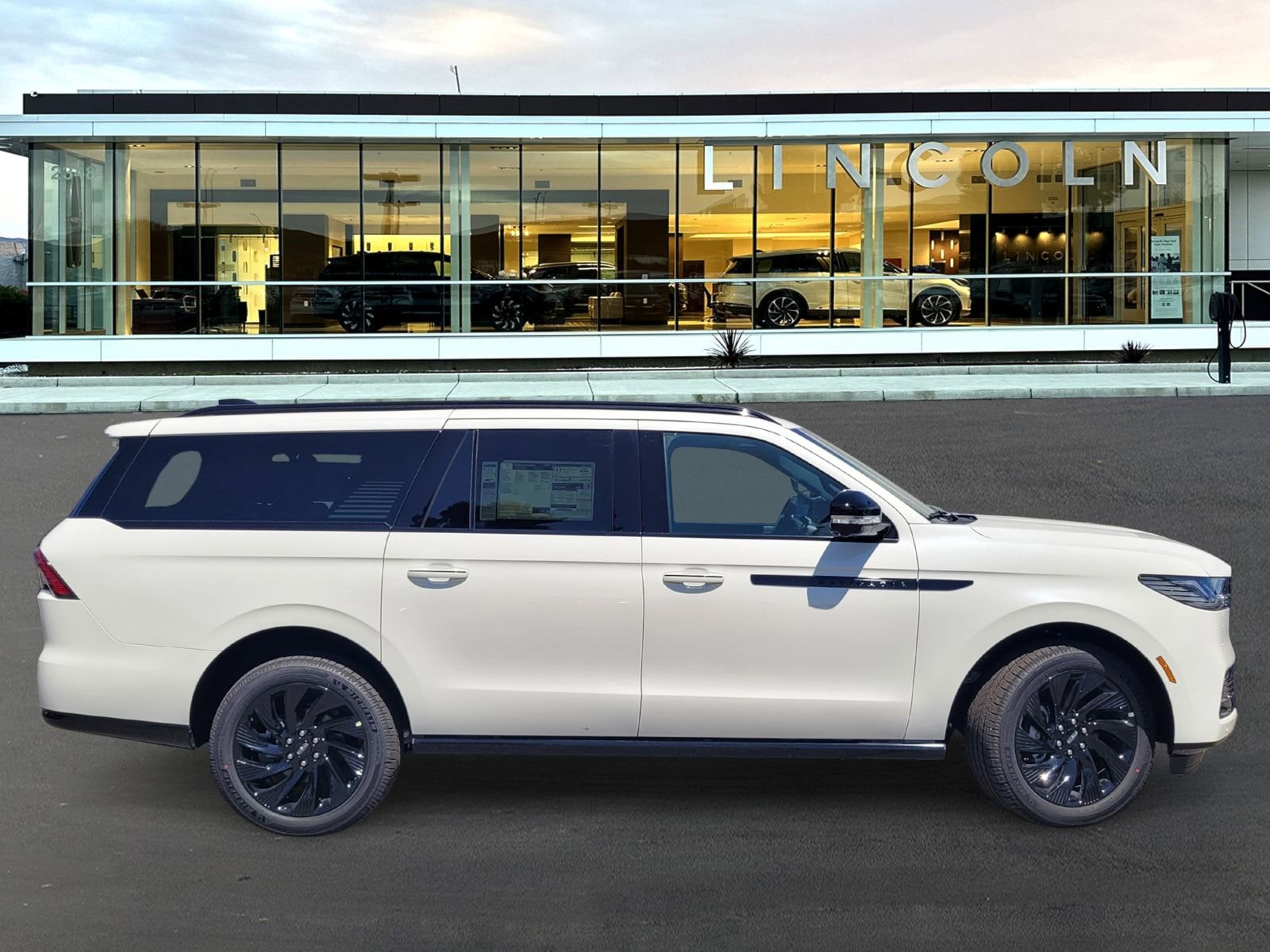 New 2026 Lincoln Navigator L Reserve AWD/4WD image 3
