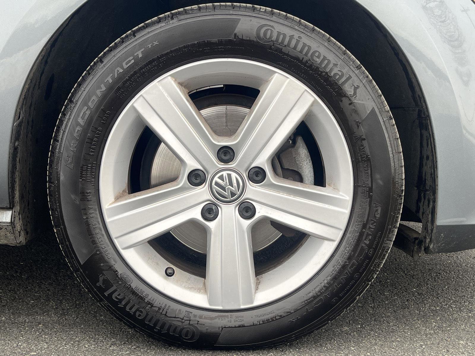 Used 2017 Volkswagen Golf Wolfsburg Edition image 31