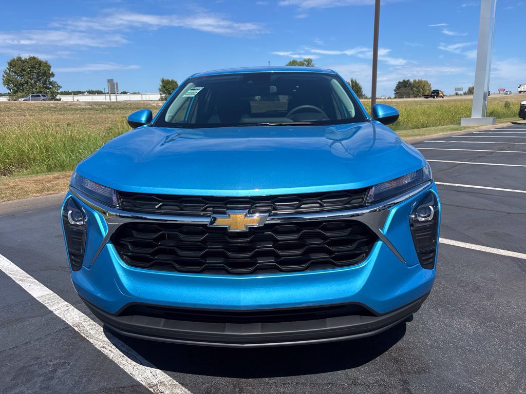 New 2026 Chevrolet Trax LS w/ LS Convenience Package FWD image 2