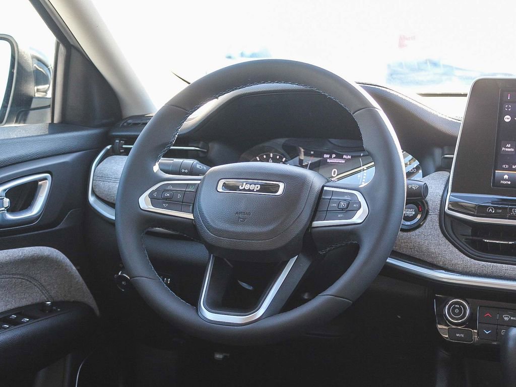 Used 2022 Jeep Compass Latitude image 15