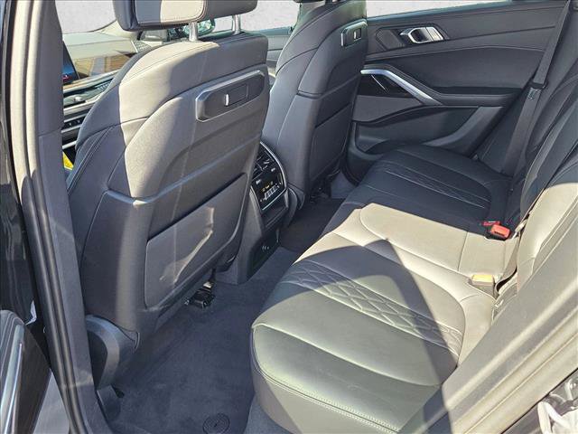 Certified 2024 BMW X6 xDrive40i w/ Premium Package AWD/4WD image 18