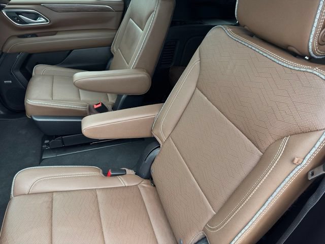 Used 2023 Chevrolet Suburban High Country w/ Premium Package 2 AWD/4WD image 9