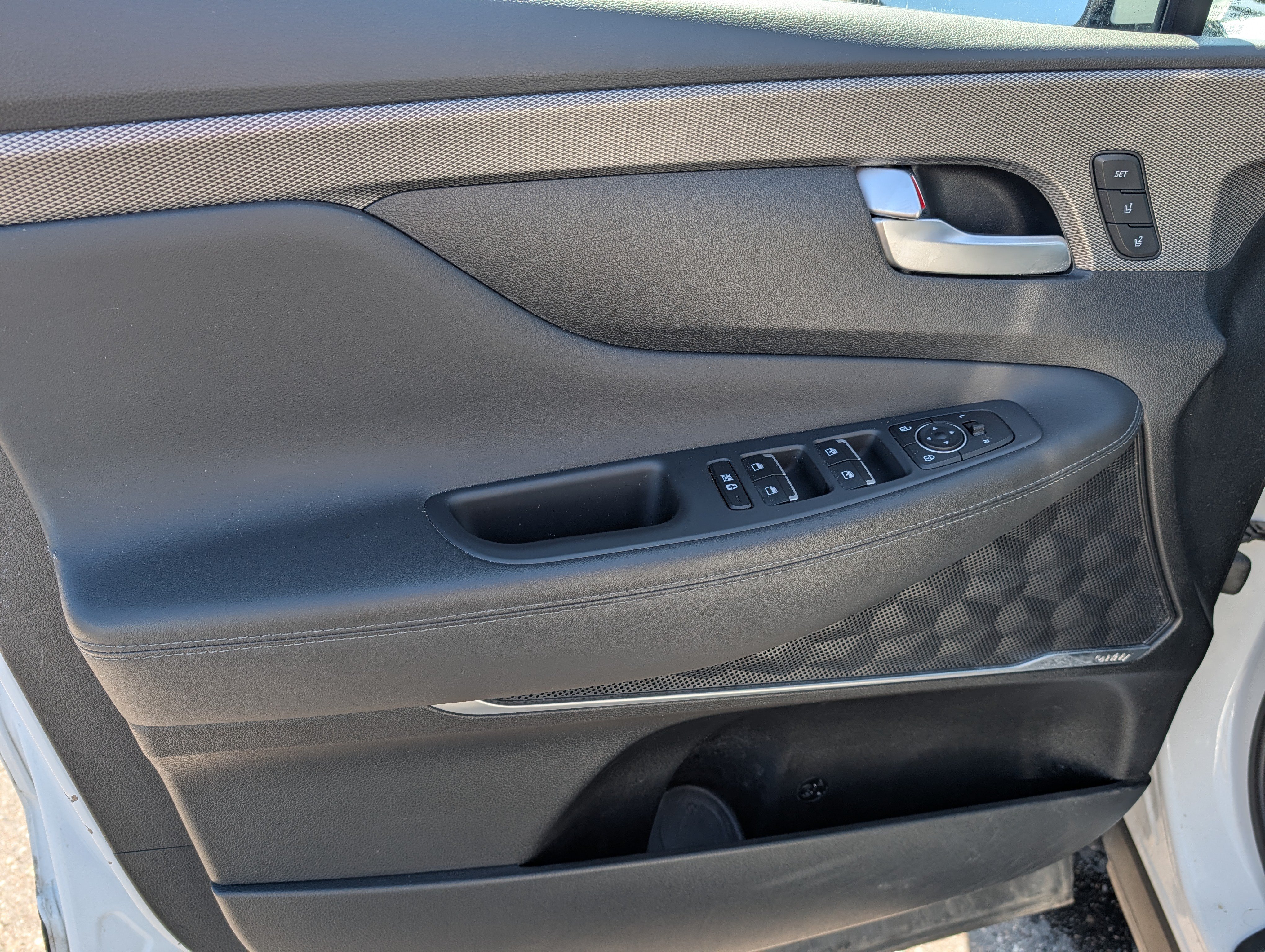 Used 2020 Hyundai Santa Fe Limited AWD/4WD image 12