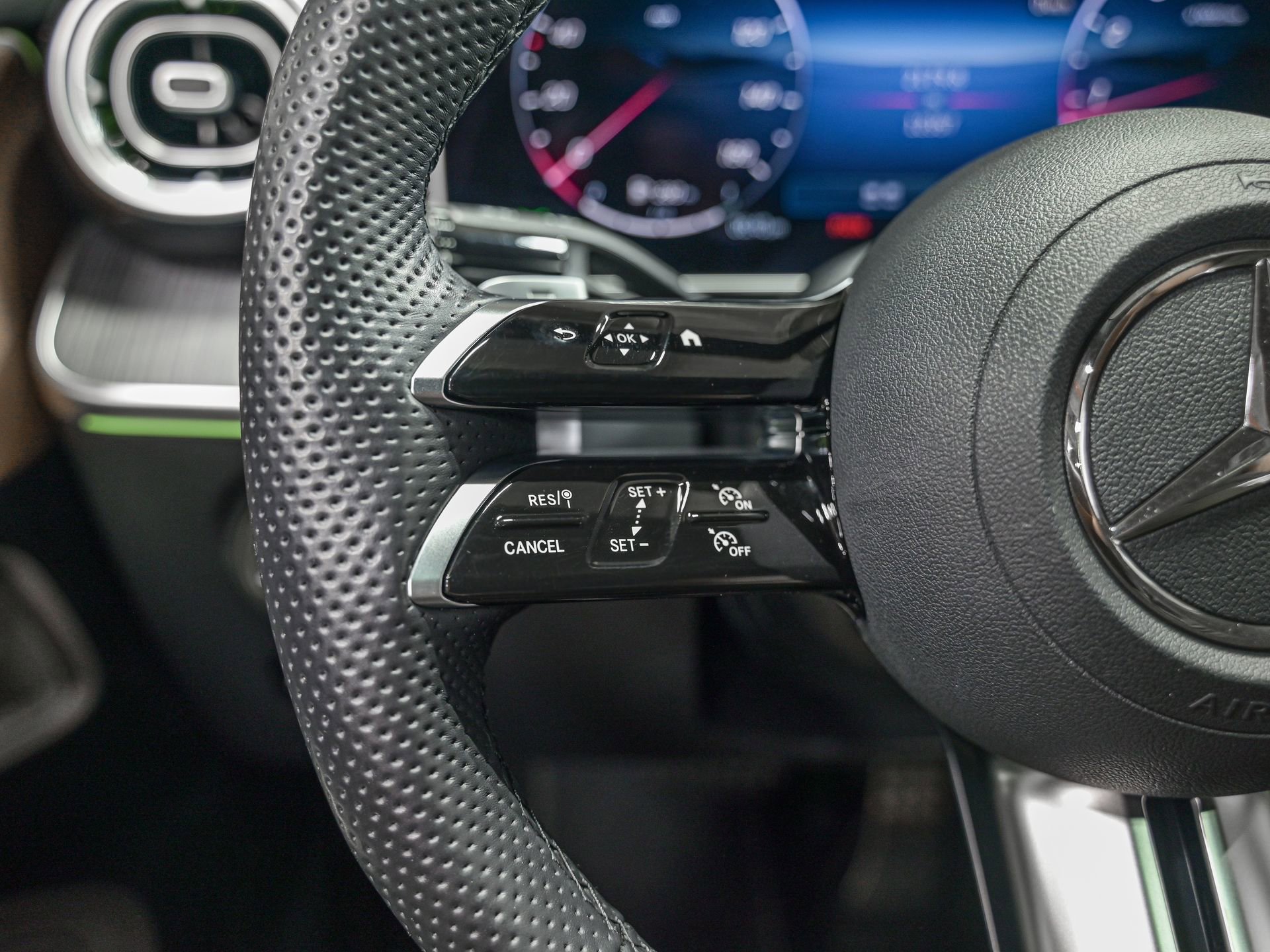 Used 2025 Mercedes-Benz CLE 300 4MATIC Coupe image 18
